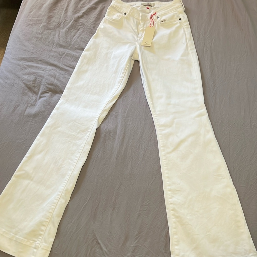 Very flattering jeans to look long and lean by Cookie Johnson